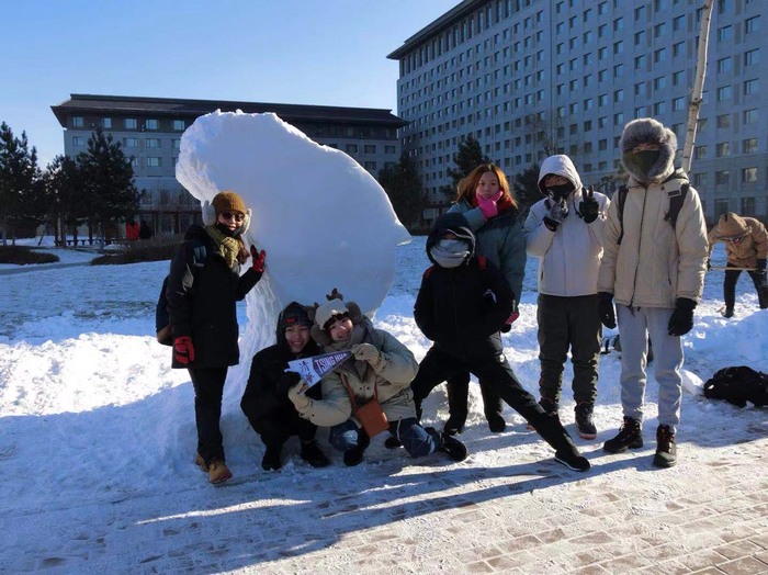 同學合力完成雪雕圖片